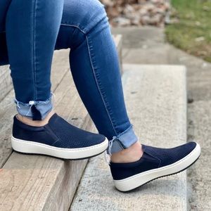 Sofft Navy loafer… women’s size 9